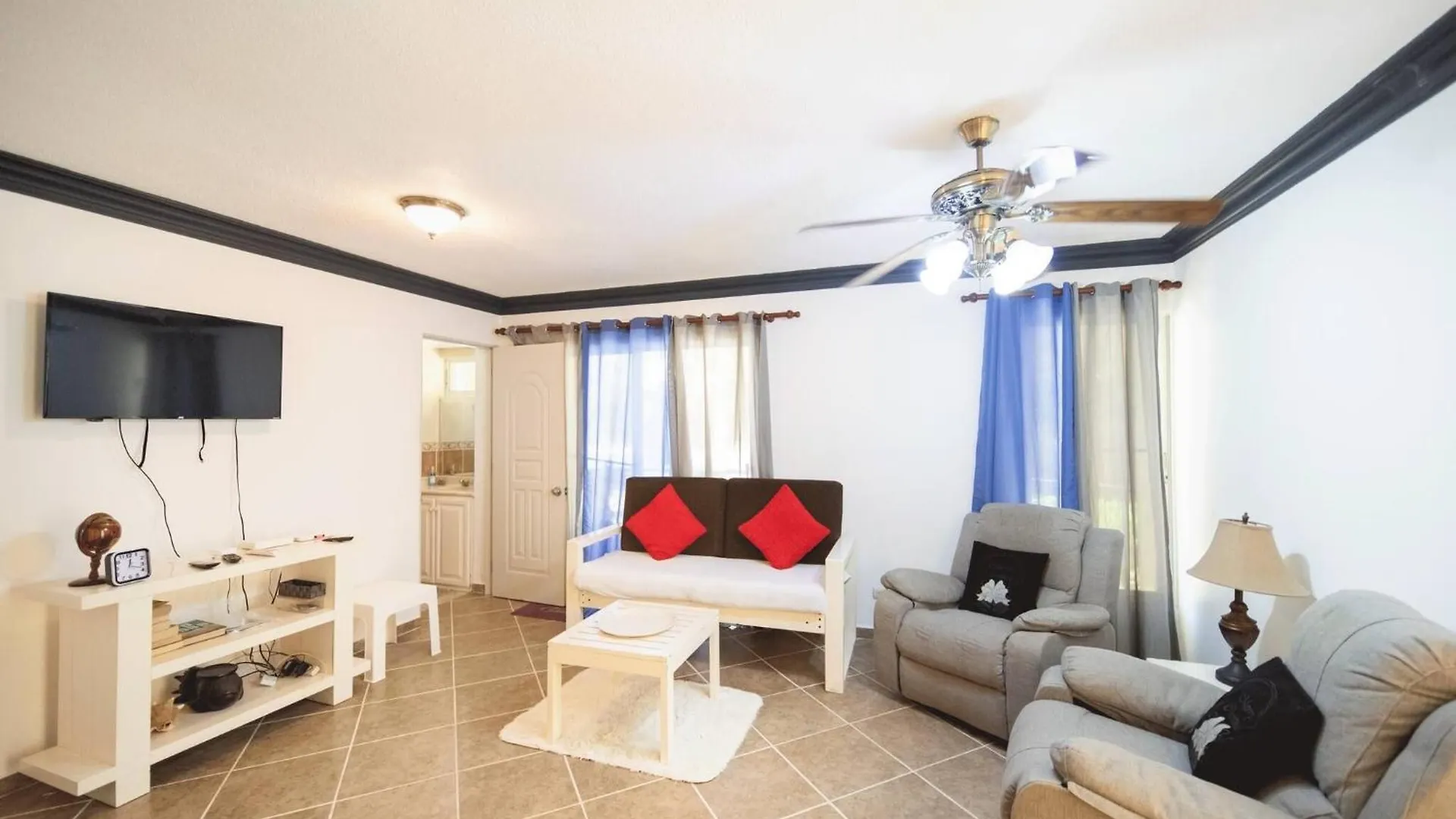 Garden Condos 7 - Central Apartment In Strip location